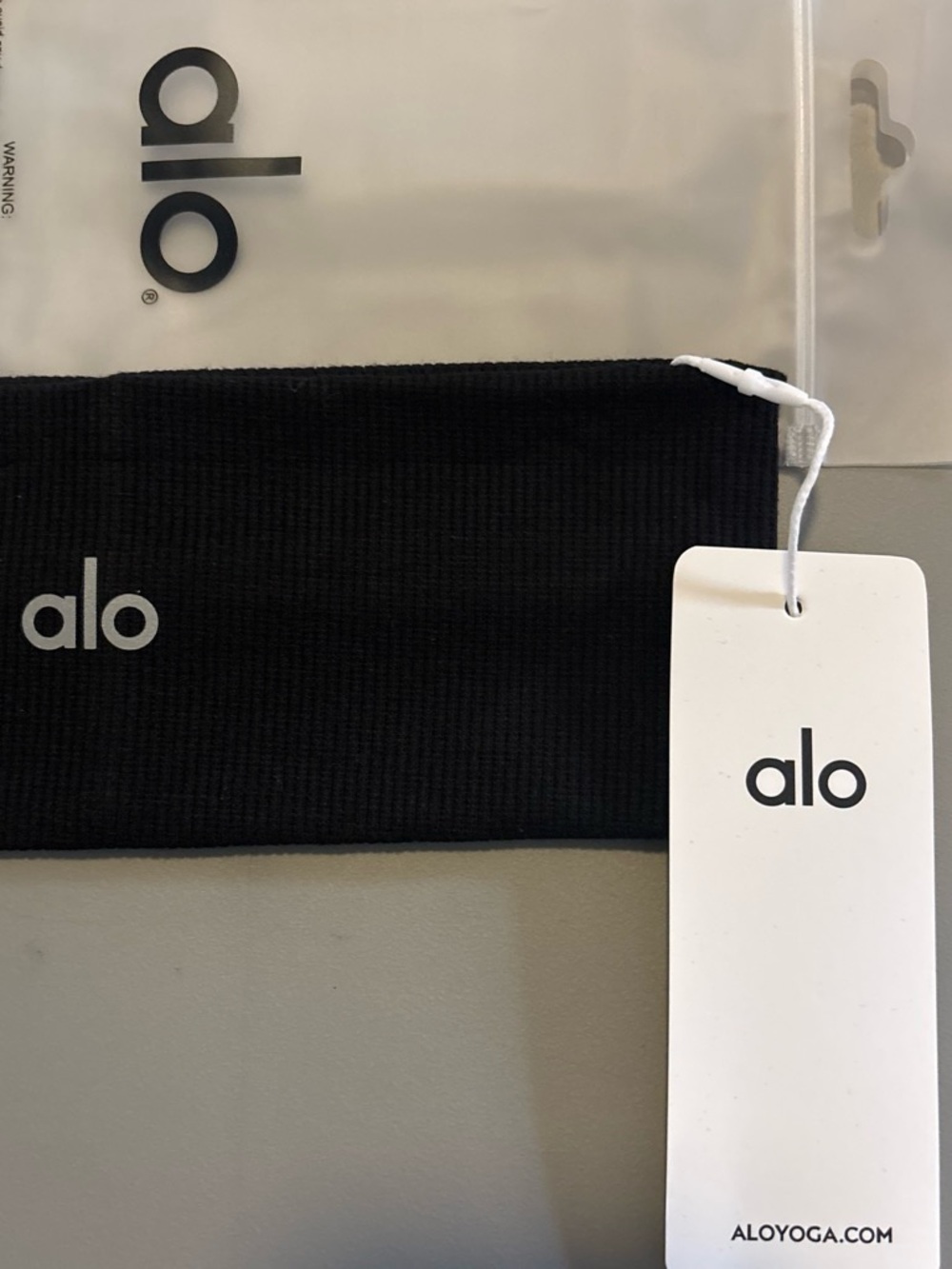 ALO Yoga Black white Logo Headband - Picture 5 of 5